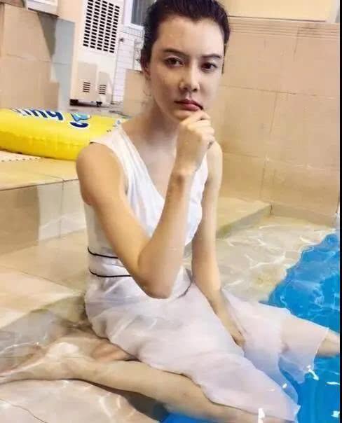 离开山西首富的车晓,整容暴瘦成这样,近照曝光,网友:这谁敢追