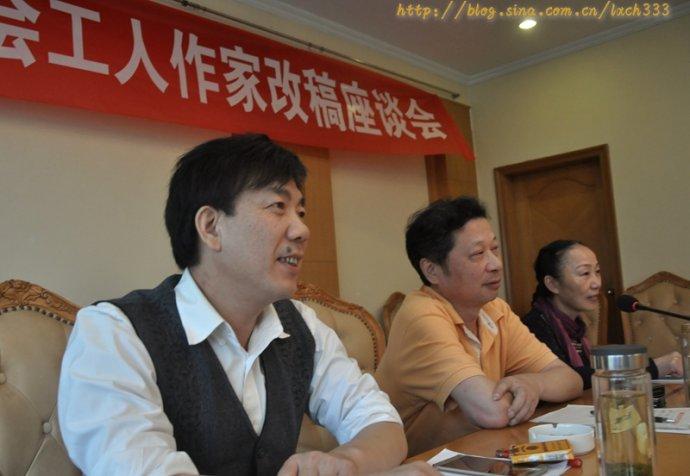 继湖北大学梁艳萍之后,刘川鄂院长再被质疑,骂学生"爱国婊"?