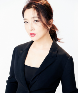 江珊,1991年参演个人首部电视剧《爱在雨季》.