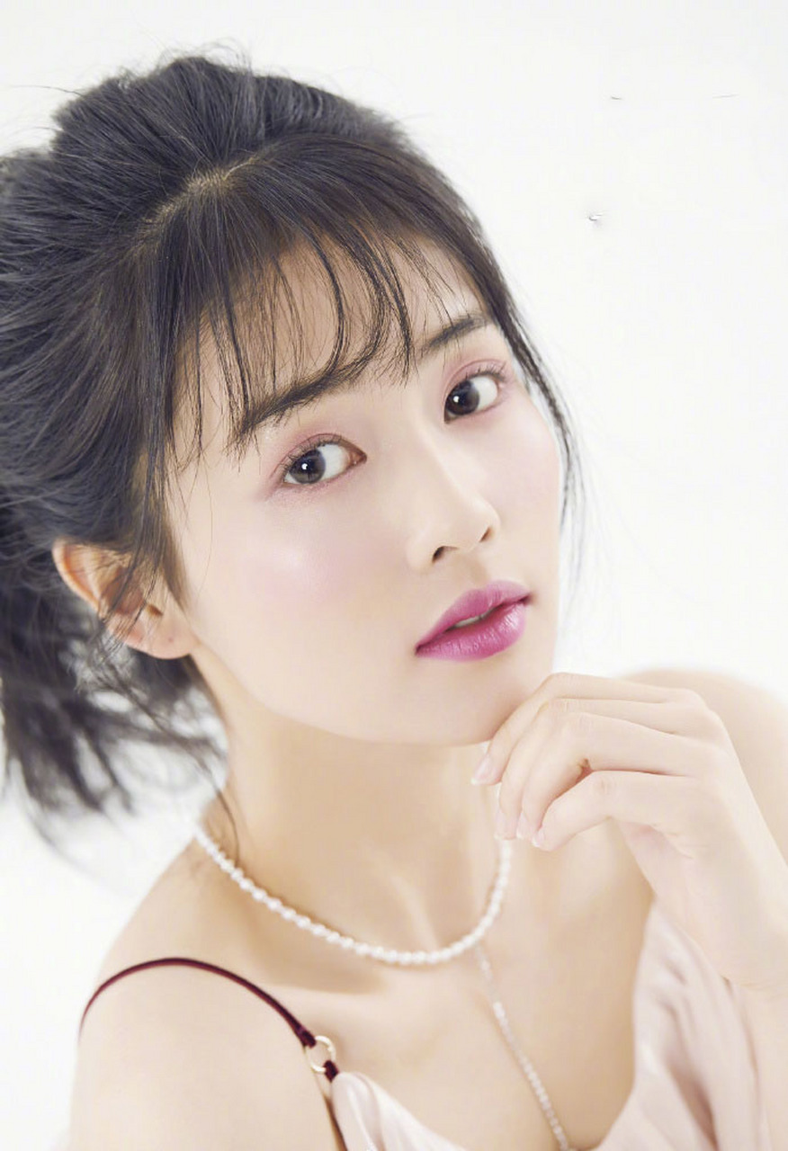 心动的感觉#白鹿笑起来露出虎牙的样子,真的很让人心动.