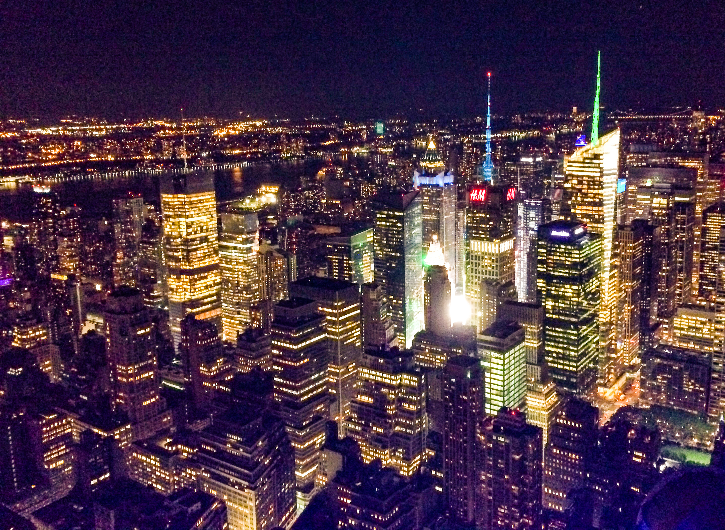 纽约帝国大厦下的美国流浪汉