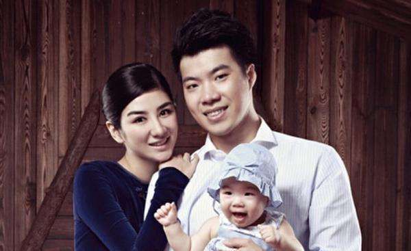 黄奕新婚老公是谁?网友:这个爹疯了!