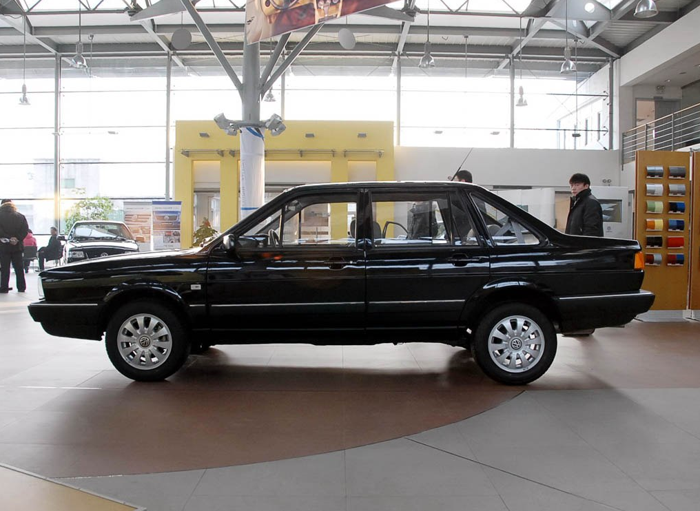 桑塔纳老款车型回顾:用桑塔纳2004款的车型解读15年的汽车进步