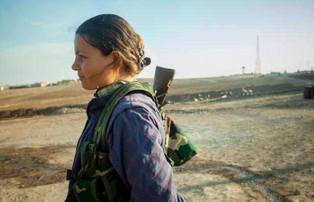 库尔德女狙击手拼死抵抗,被土耳其大炮打懵后被俘,土军获得大捷