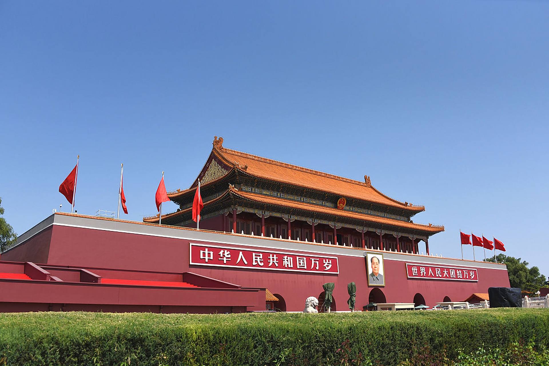 世界上最大的城市中心广场,面积达44万平方米,位于北京市中心,是中国