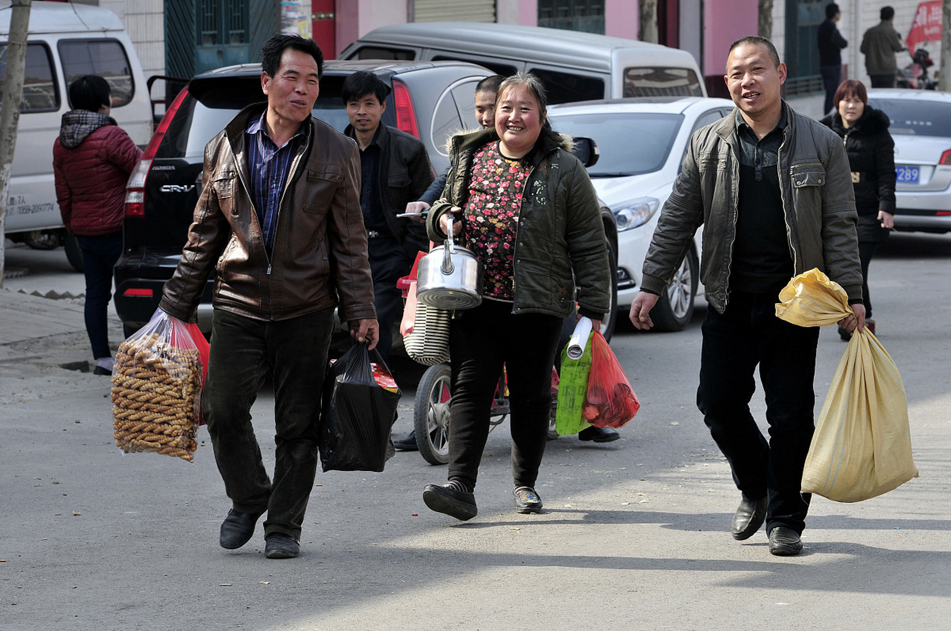 走亲戚的图片真实图片