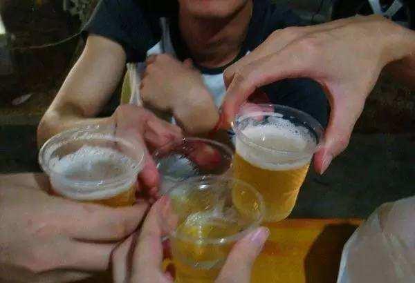 农村精神生活的空白,除了打牌喝酒还有啥?