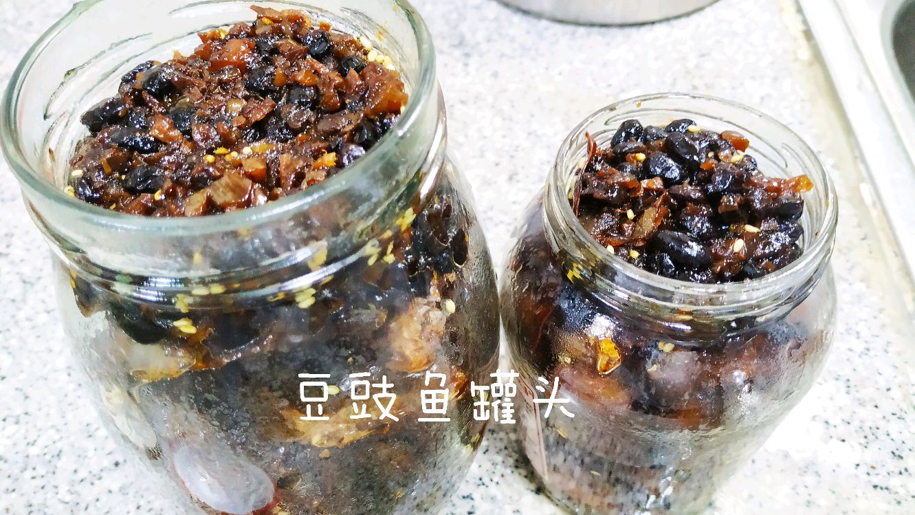 豆豉鱼罐头,去钓鱼热闹的地方捡别人丢掉的小鱼来做,绝对一流