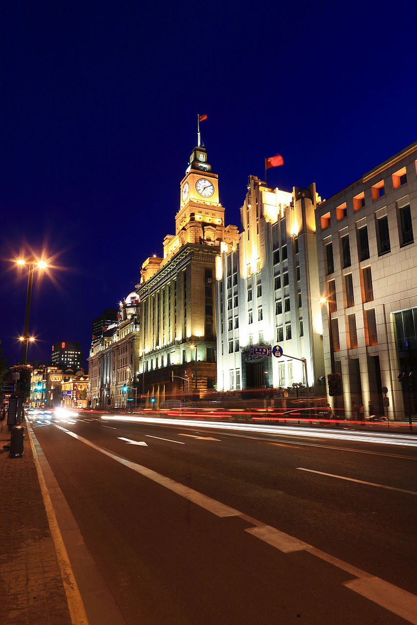 高新技术企业人才的涌入,使得上海的职场呈现出了更为多彩的面貌.