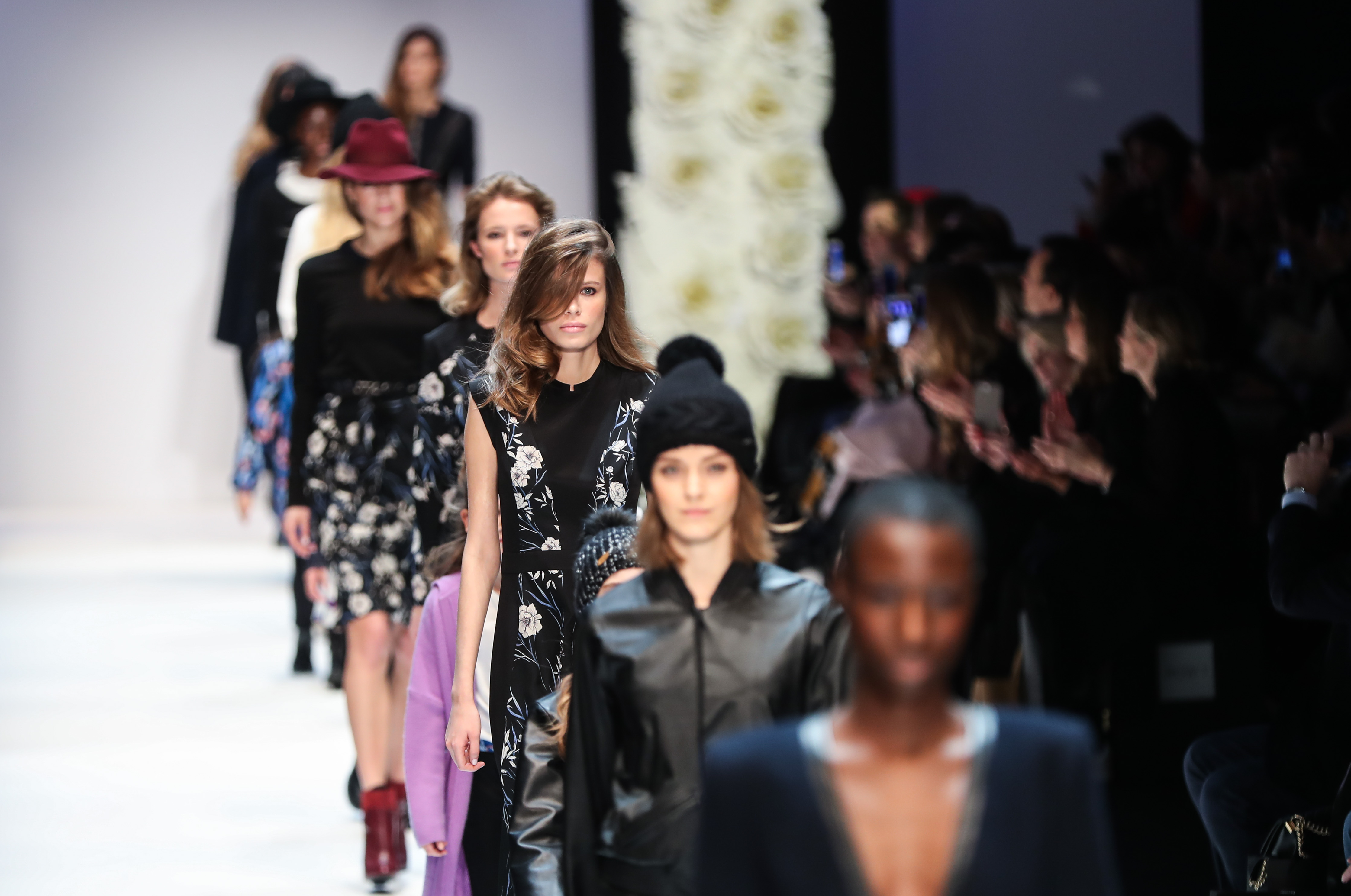 (国际)(1)maisonnoee品牌时装亮相柏林秋冬时装周