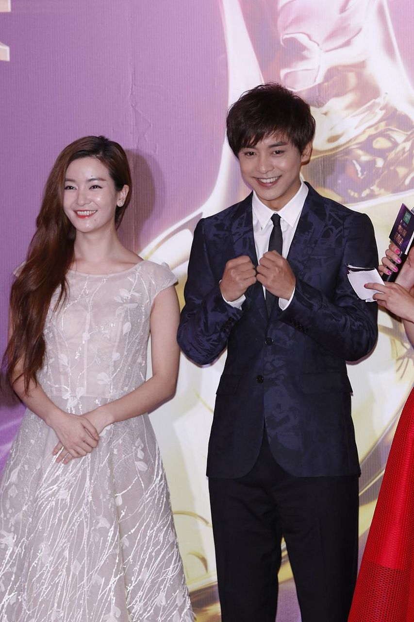 85花女明星离婚?李晟否认是自己,两个字回应和李佳航的感情