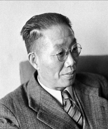 曾与章伯钧关系交恶,却因"大鸣大放"被划为"同盟",化敌为友