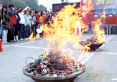 都是"热得快"惹的祸?美女大学生不堪处分压力重负,自缢身亡!