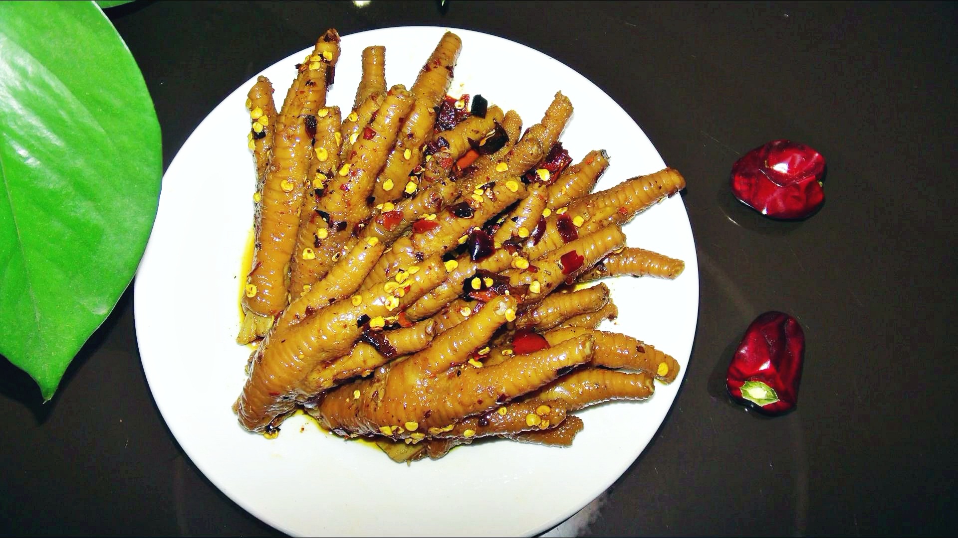 脆香胡辣鸡脚,休闲零食下酒菜,自己做比卖的更好吃