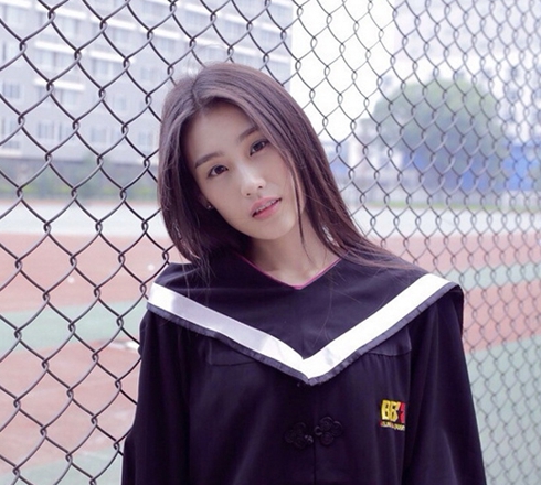 王婉中的美照中,混入了一张赖美云的美照,眼尖的你多久找到的?