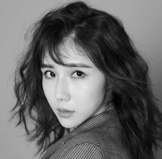 方安娜在现实中是一个十分活泼开朗的女孩子,她性格十分吸引人,在娱乐