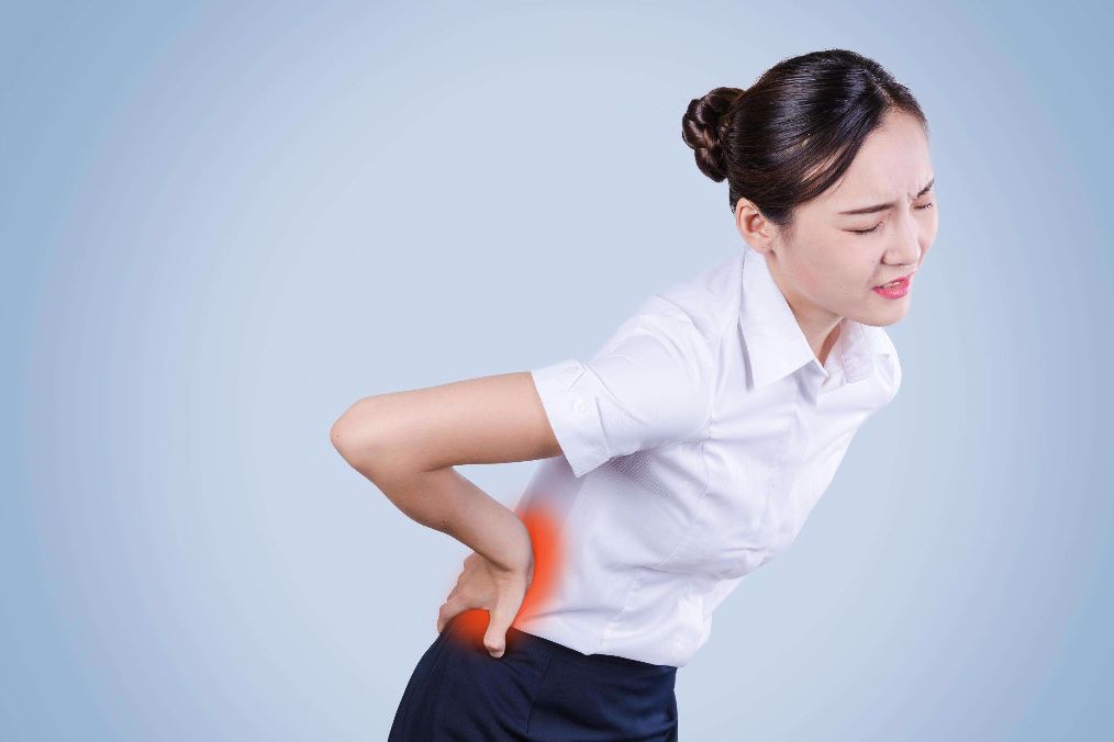 女人经常腰痛是怎么回事?肾虚仅仅排第2,排第1的究竟是什么?