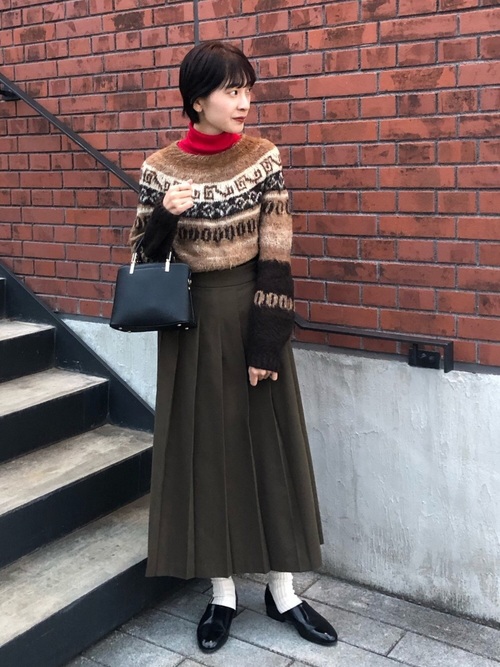 冬季少不了的潮流单品,用北欧风毛衣搭配轻复古的时尚风格!