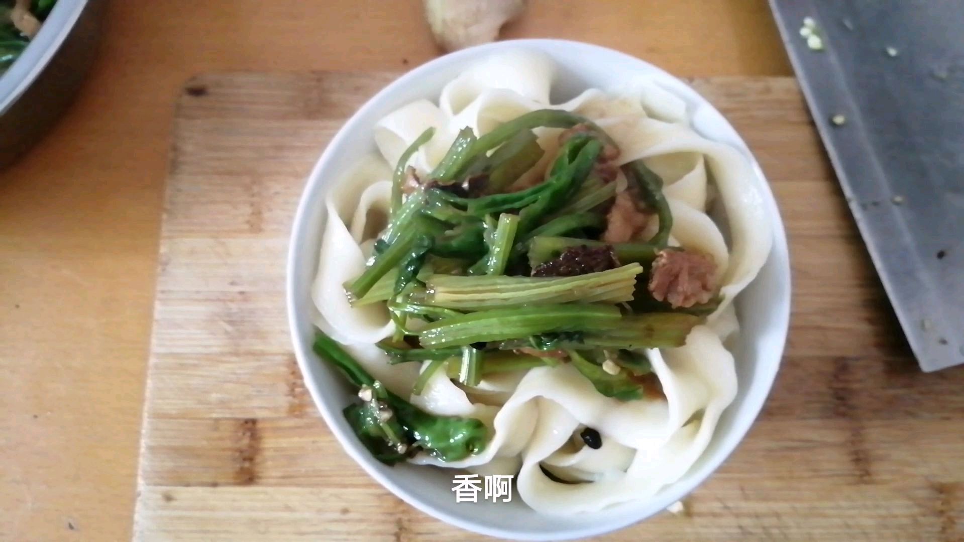 家常版芹菜肉丝面,自己动手做的实惠好吃