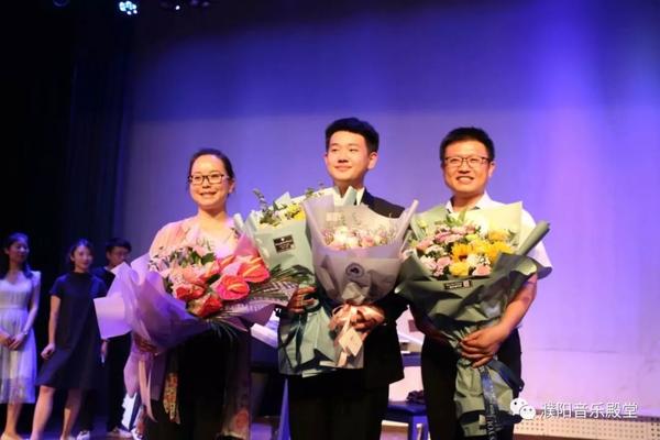 濮阳"音乐神童"徐堃个人双排键音乐会圆满成功!