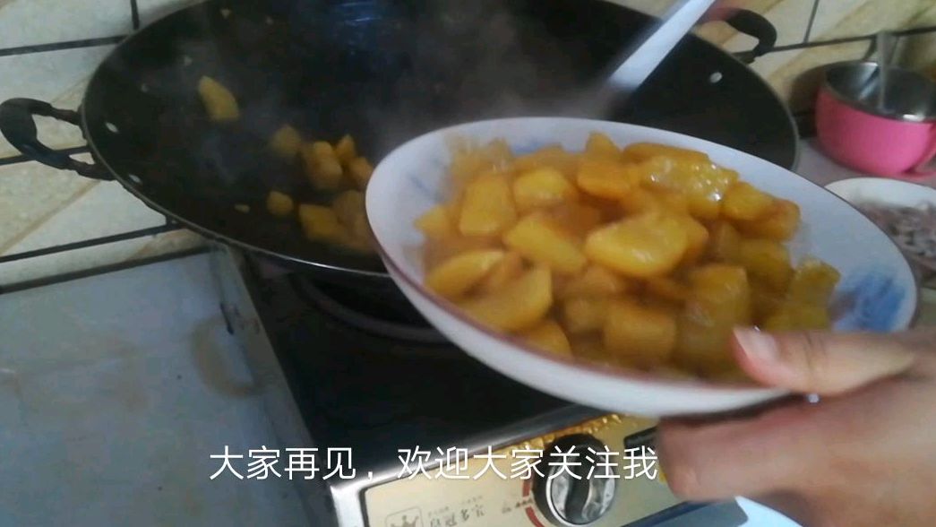 做个鱼汤,炒份土豆,新鲜的鱿鱼,记录生活分享美好