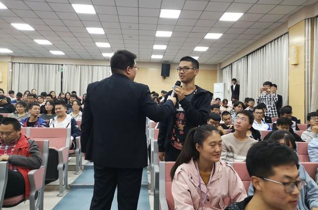 西安市高陵区"法治教育第一课"走进北信学院