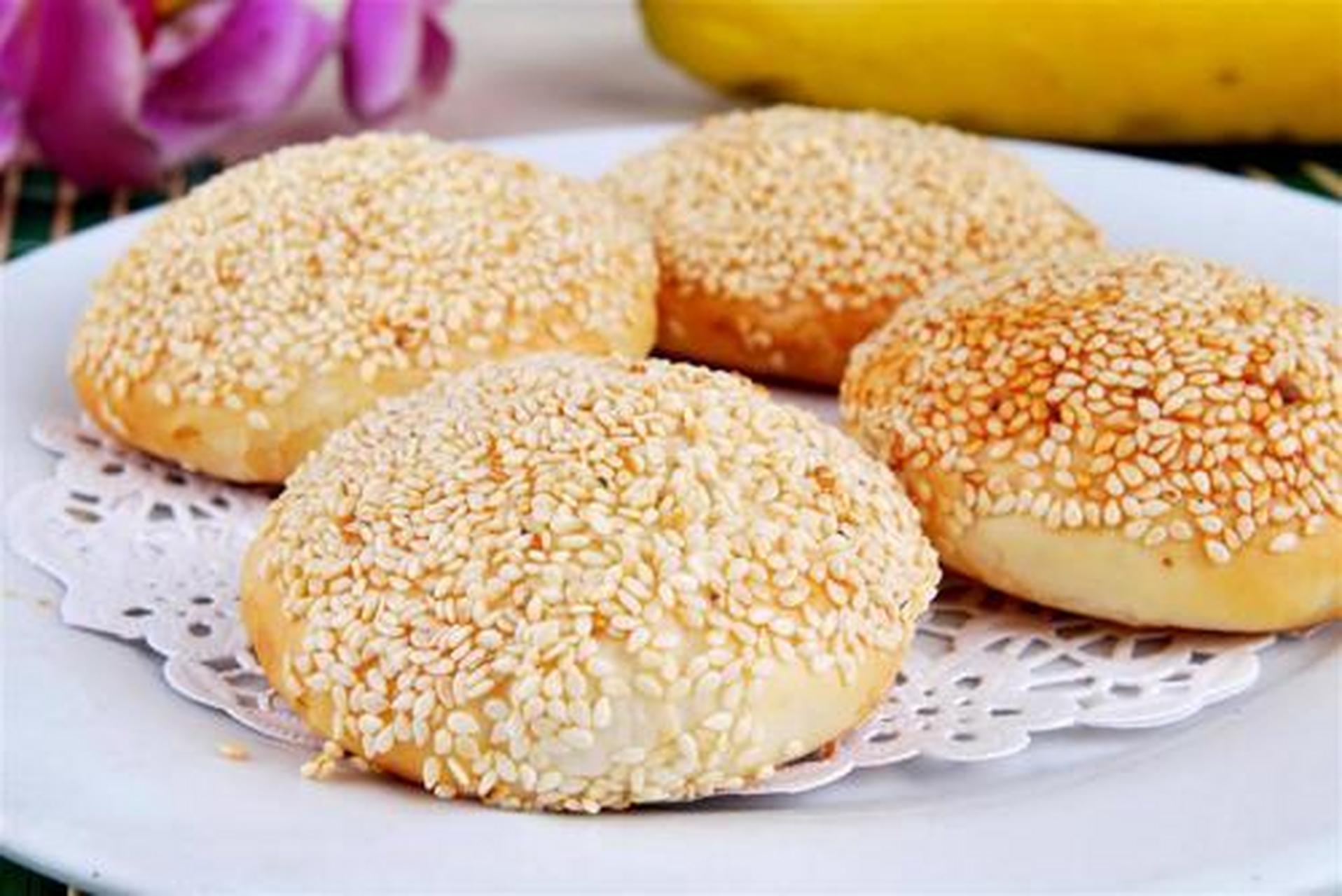 城市身边事#【上海市美食】蟹壳黄是常州地方风味小吃,俗称小麻糕常 