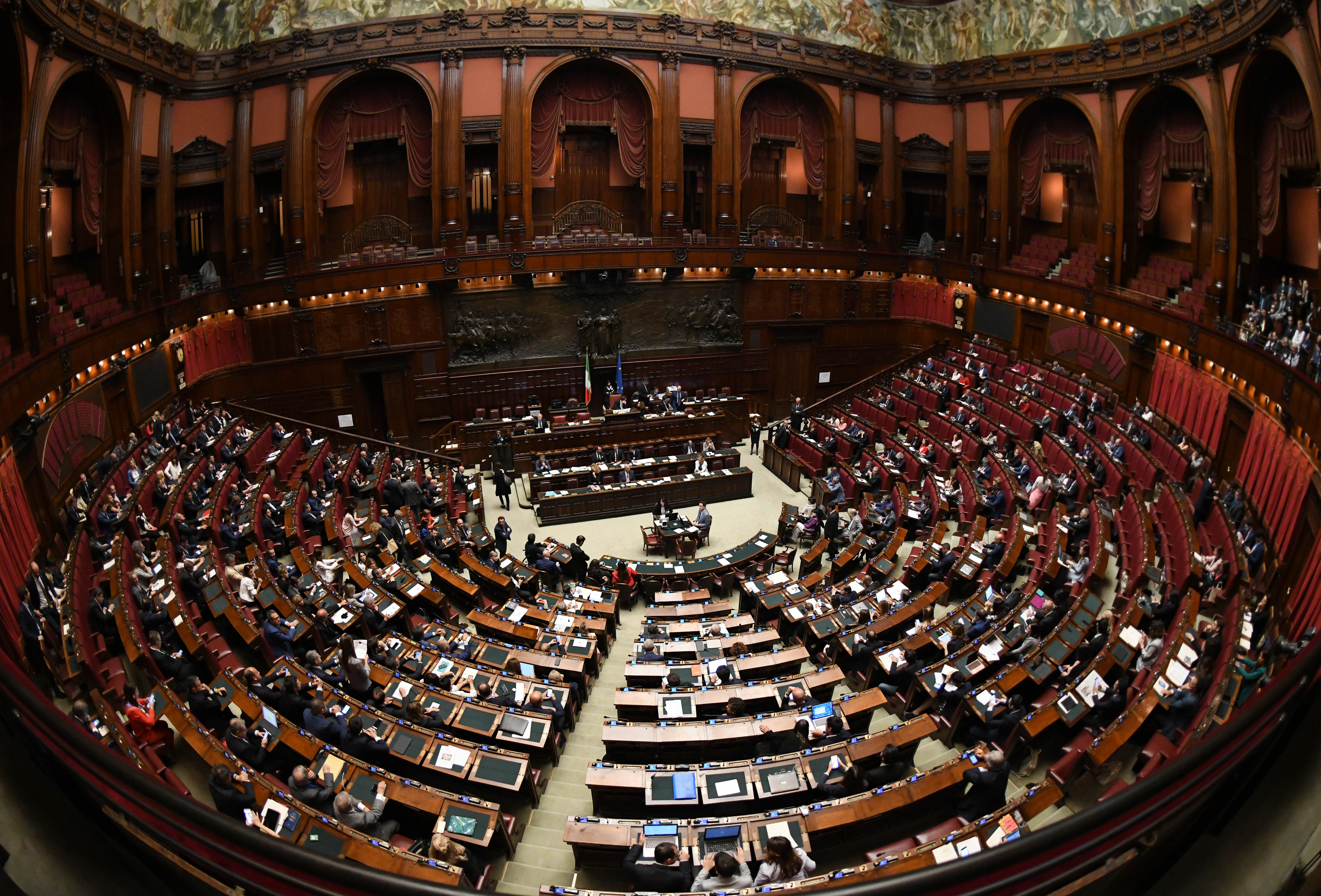 意众议院通过宪法改革法案 参众两院席位将被削减