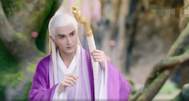 三生三世枕上书:凤九花海跳舞太撩人,东华直接看呆,伸手要抱抱