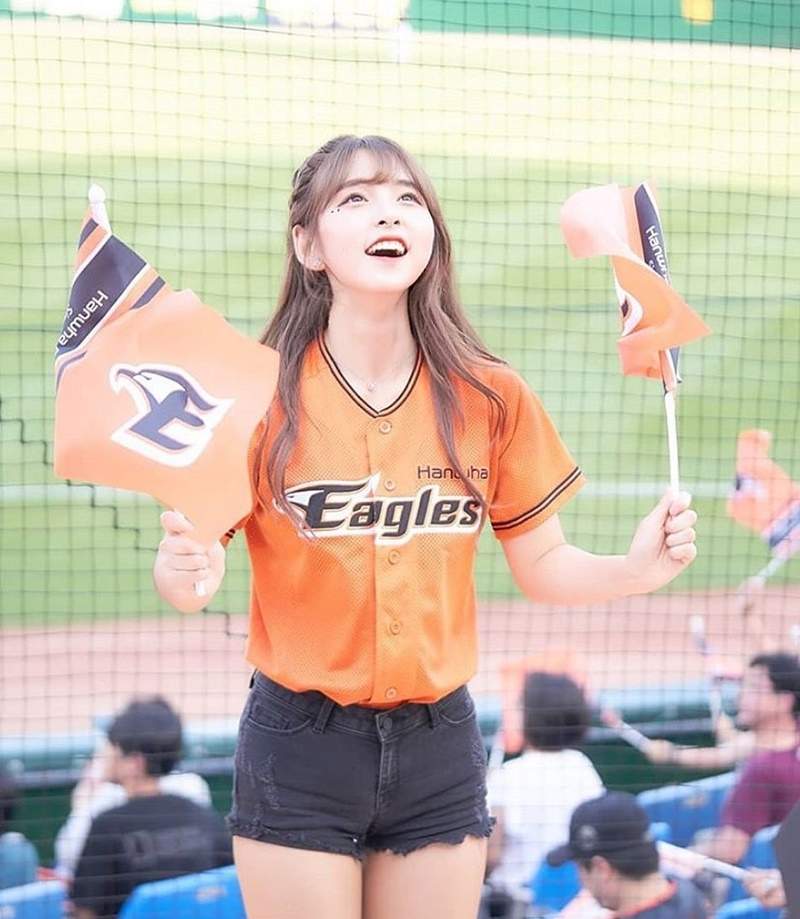 韩国啦啦队女孩李夏恩美照 甜美笑容迷倒众多粉丝