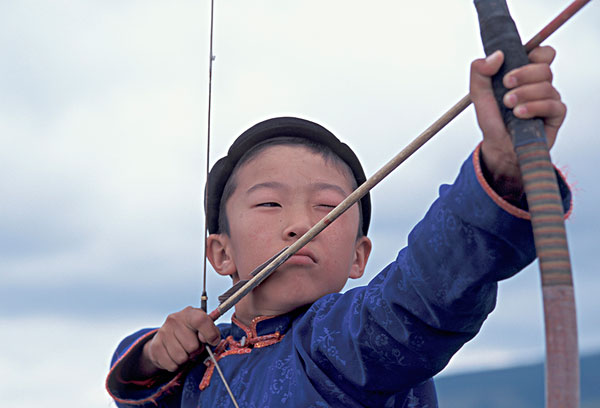 射箭,是蒙古族传统的"男儿三技"的一项目