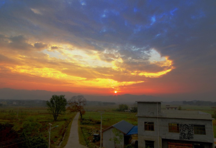 广西的普通农村,在夕阳的衬托下原来也可以这么美