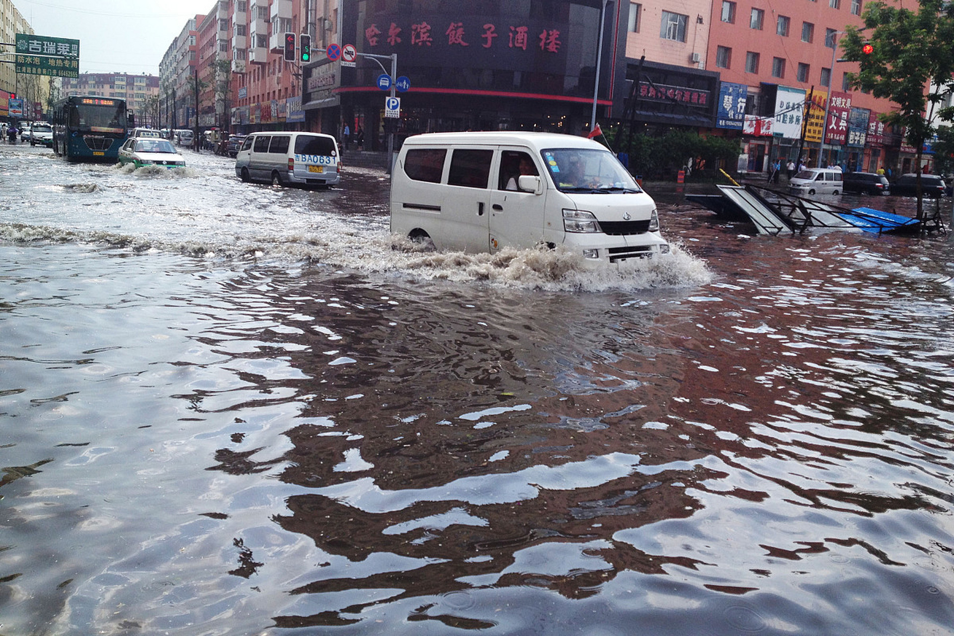 舒兰市强降雨酿成洪灾,各方全力救援受灾群众  2023