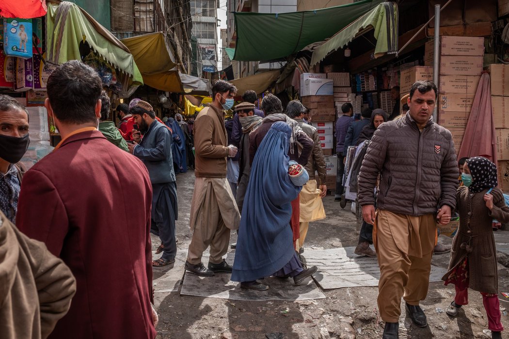 3月,在阿富汗喀布尔市中心的曼达维批发市场.