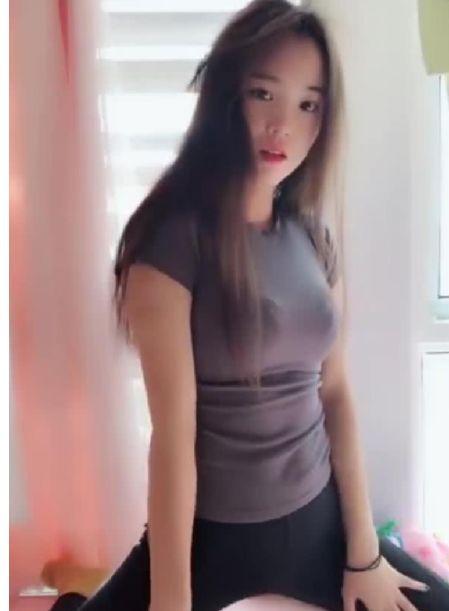 抖音小姐姐的"御姐跪"火了,当看到最后的画面,网友:承受不起