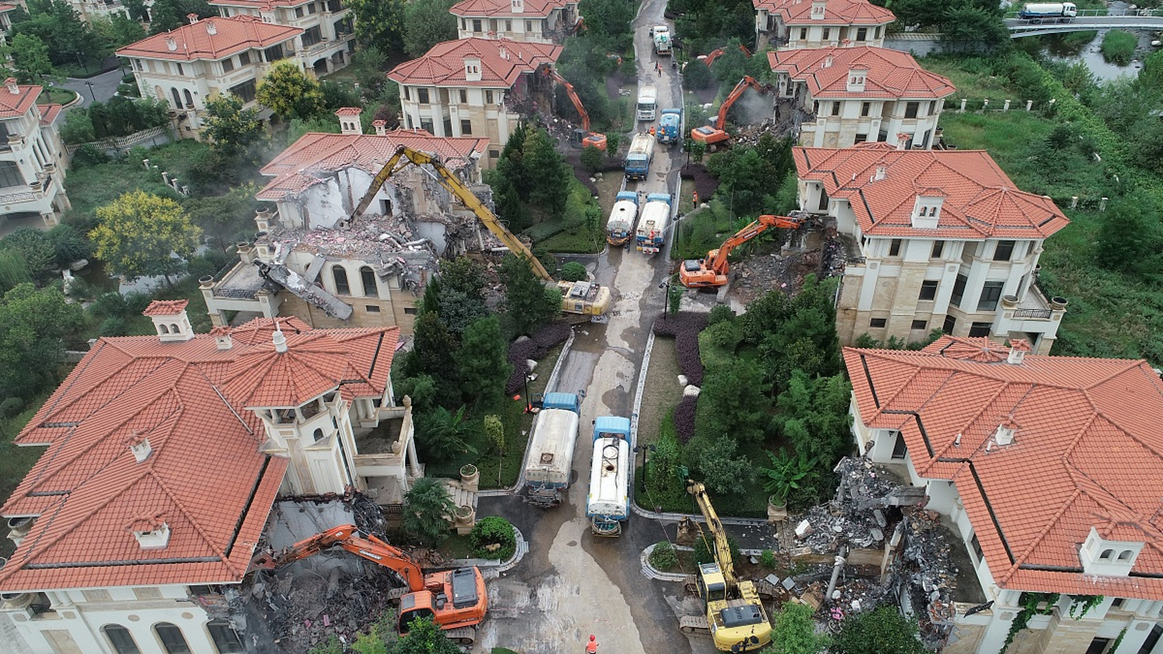 好房线上购# 【秦皇岛慕义寨,南大寺片区集中开展拆违行动】按照市