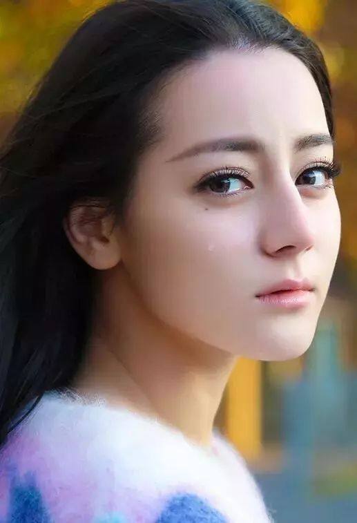 这3处长"痣"的女生最加分,是天生的美人胚子,点掉反而变丑!