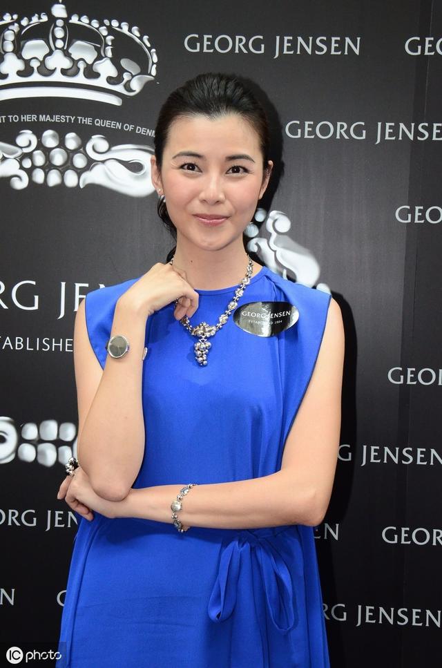 郑伊健的老婆蒙嘉慧,结婚7年却没有孩子,身材发福但仍相爱