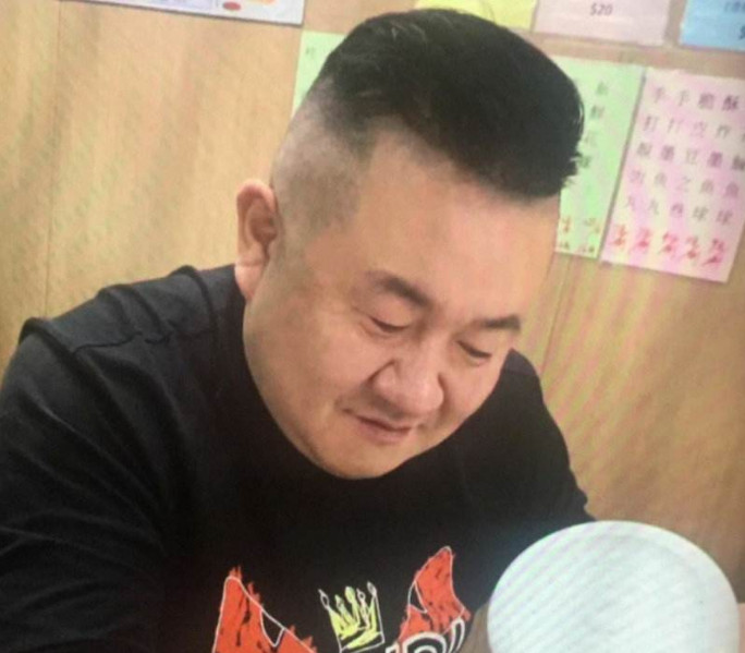 孙小果家庭背景曝光:母亲继父都曾公安部门任职,继父还是副局长