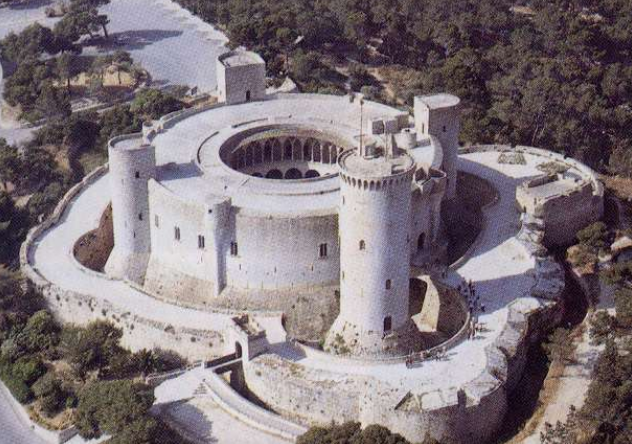 欧洲最后的圆形城堡之一,在黑暗的时代经历了两次考验!