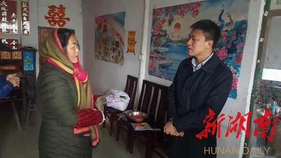 罗国宇深入乡村走访贫困户指导脱贫攻坚工作