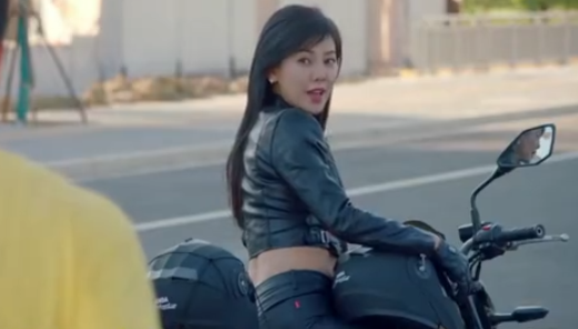 有一种"炫富"叫秦羽墨的车牌号,寓意普通,得知价格后:打扰了