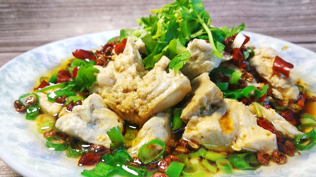豆腐的做法很多种,就数这个简单又好吃,香嫩味美,下酒又下饭