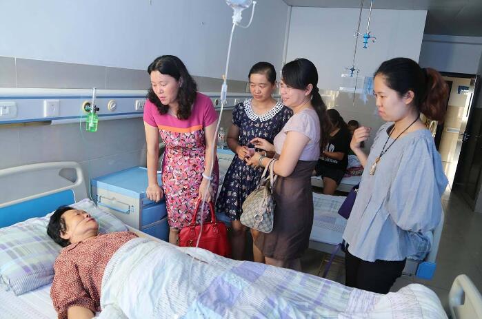 母亲病情危重,妻子在去医院的路上又遭遇意外,山东大汉的天塌了