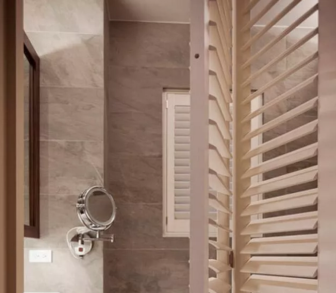 卫生间百叶窗折叠门