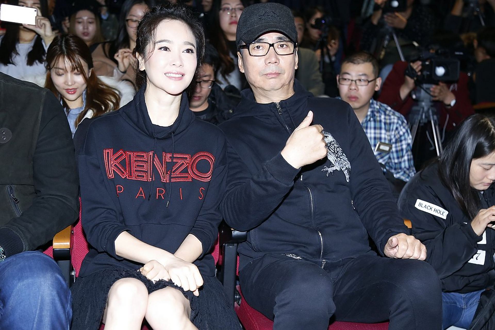 一次,王志文和左小青一起吃饭,左小青借着酒意问王志文:"当年,拍