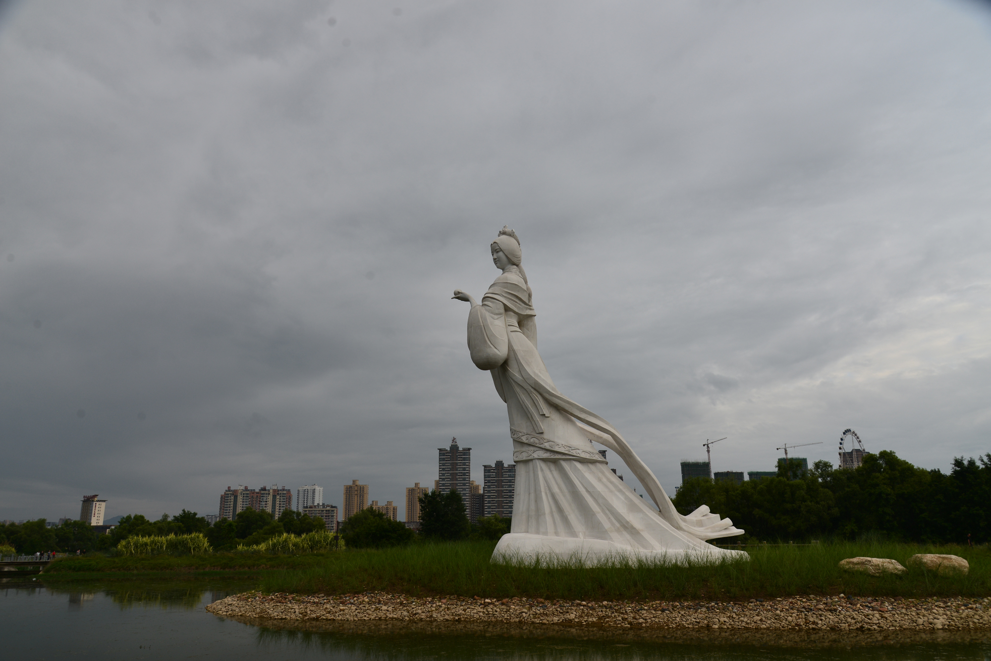 陕南再添一地标性建筑—汉水女神