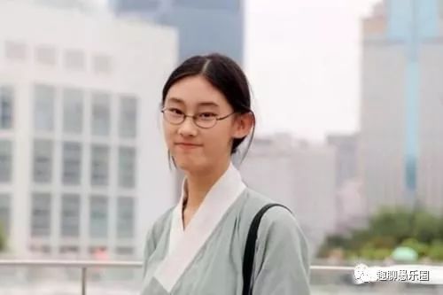 清华"最美"新生武亦姝,710字军训心得登报,网友:真是学霸!