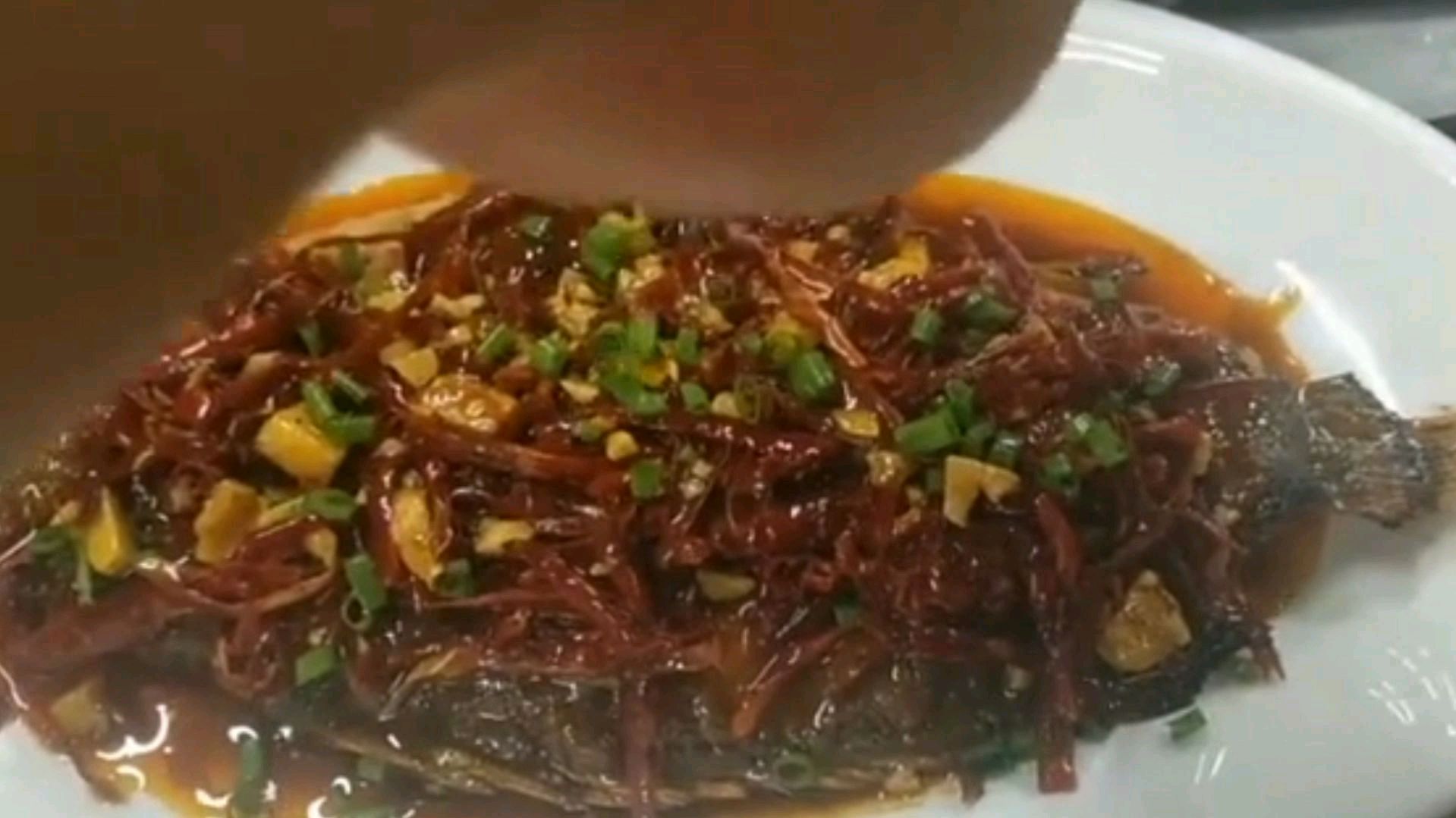 想吃臭鳜鱼不会弄?大厨教你家常做法,过程详细清楚,越吃越香
