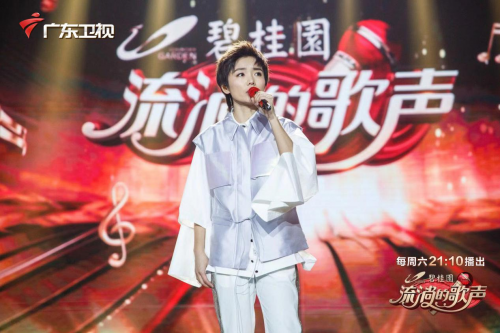 许飞用一首《父亲写的散文诗》引出3个让人泪目的故事